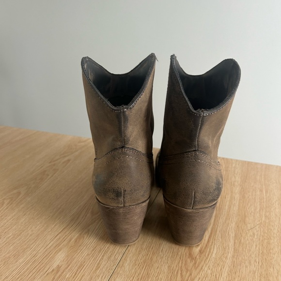 Rocket Dog Women’s Booties | size 7 - Picture 3 of 6